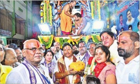 వన్ టౌన్ లో నేత్రపర్వంగా రధోత్సవం