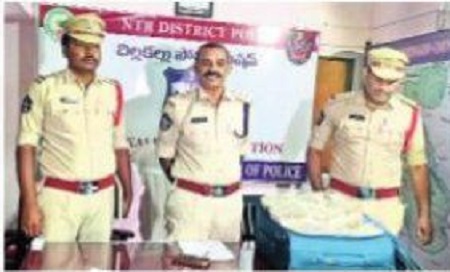 ఆర్టీసీ బస్సులో రూ.1.9 కోట్లు స్వాధీనం