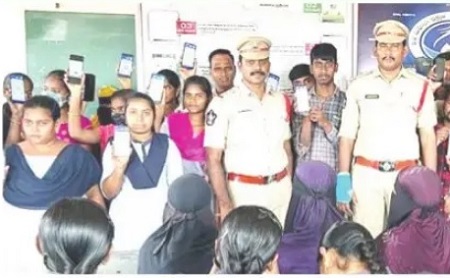 మహిళలను ఆదుకునేందుకే దిశ యాప్:  సీఐ