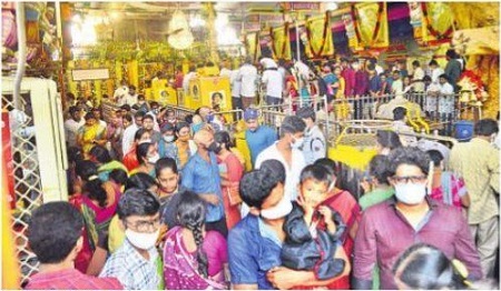 ఇంద్రకీలాద్రి కిటకిట