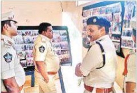 నందిగామ సబ్ డివిజన్‌లో పర్యటించిన వెస్ట్ జోన్ డీసీపీ