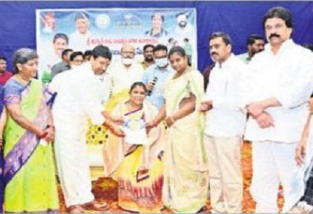 అర్హతే ప్రామాణికంగా సంక్షేమ పధకాలు