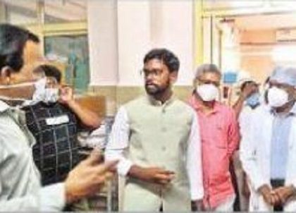 ప్రభుత్వస్పత్రిలో సబ్ కలెక్టర్ తనిఖీలు