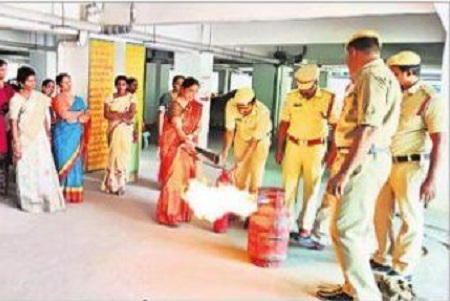 అప్రమత్తతతో ప్రమాదాల నివారణ