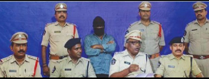 ఇంటి దొంగ పుల్లారావు అరెస్టు