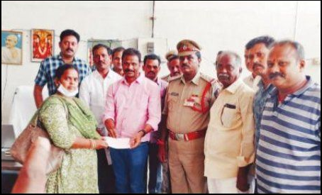 బాధిత కుటుంబానికి ఆర్థిక సాయం