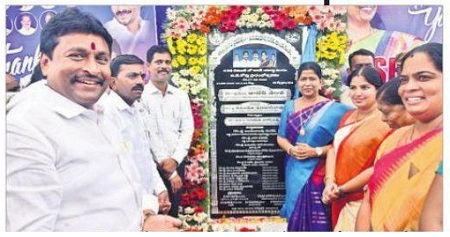 జిల్లాను అభివృద్ధి పథంలో నడిపేందుకు కృషి