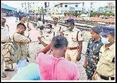 రైల్వేస్టేషన్ పరిసరాల్లో తనిఖీలు