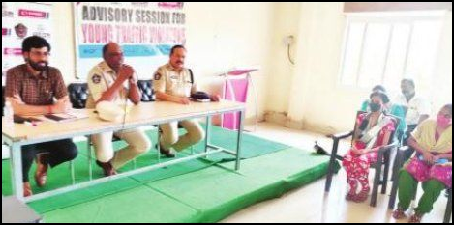 ట్రాఫిక్ నిబంధనలు పాటించాలి