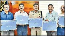 'పాత్రికేయులకు ప్రివిలేజ్ కార్డులు'