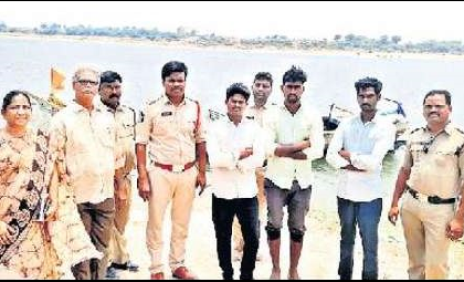 రెండు పడవలు సీజ్