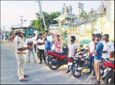 ట్రాఫిక్ నిబంధనలు ఉల్లంఘిస్తే చర్యలు