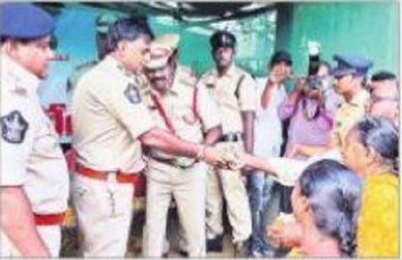 రోడ్డు ప్రమాదాలను అరికట్టేందుకు చర్యలు