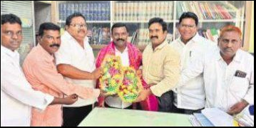 ఏజీపీకి న్యాయవాదుల అభినందన