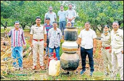 సారా స్థావరాలపై దాడులు