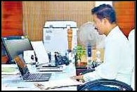 కొండపల్లి కళాకారులకు బాసట