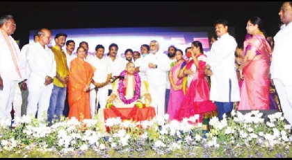 'చాగంటి'  ప్రసంగశైలి విశిష్టమైంది