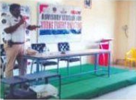 మైనర్లకు వాహనాలు ఇవ్వకండి