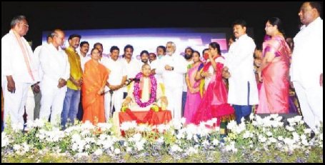 'చాగంటి'  ప్రసంగశైలి విశిష్టమైంది