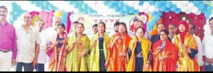 జేఆర్సీ విద్యార్ధినులకు బంగారు పతకాలు