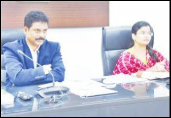 అభివృద్ధి పనుల నిర్వహణలో పురోగతిని సాధించాలి