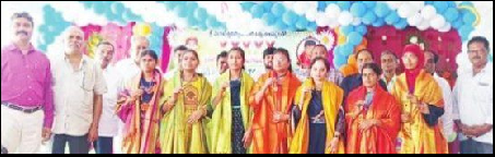 జేఆర్సీ విద్యార్ధినులకు బంగారు పతకాలు