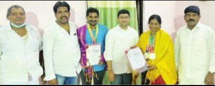 జాతీయ స్విమ్మింగ్ పోటీల్లో ప్రతిభావంతులకు సన్మానం