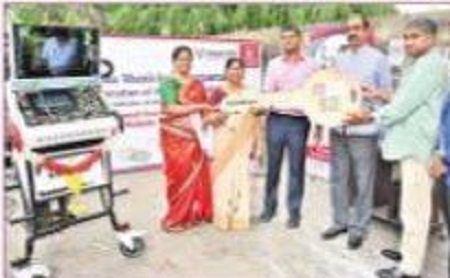 వీఎంసీకి మ్యాన్  హోల్ క్లీనింగ్ రోబో