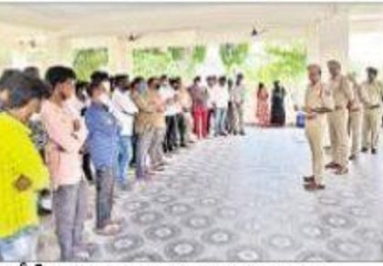 రౌడీషీటర్లు నడవడిక మార్చుకోవాలి