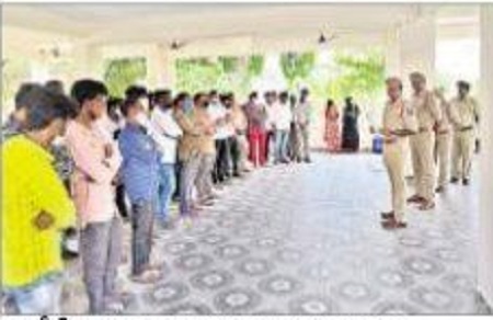 రౌడీషీటర్లు నడవడిక మార్చుకోవాలి