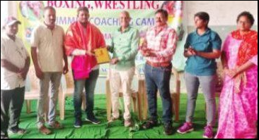 క్రీడాకారులకు పేదరికం అడ్డు కాకూడదు