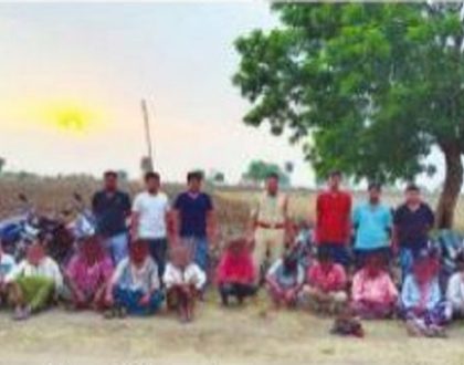 కోడిపందాల స్థావరంపై దాడి