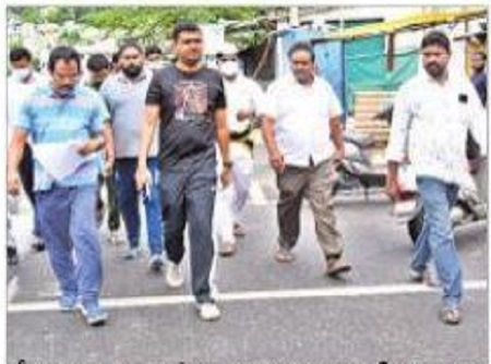పారిశుద్ధ్య కార్మికులు సమయపాలన పాటించాలి
