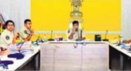 ఫిర్యాదుదారులతో మర్యాదగా ప్రవర్తించాలి