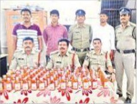 80 మద్యం సీసాలు స్వాధీనం
