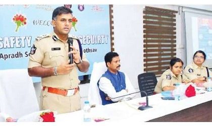 పిల్లలను సెల్ ఫోన్లకు దూరంగా ఉంచండి