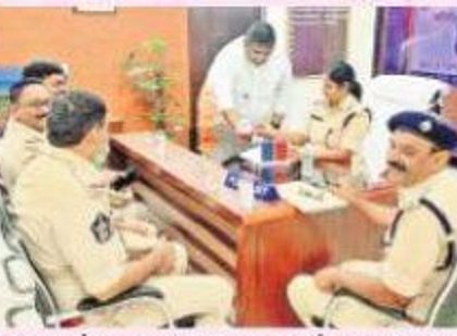 పేట పోలీస్ స్టేషన్ తనిఖీ