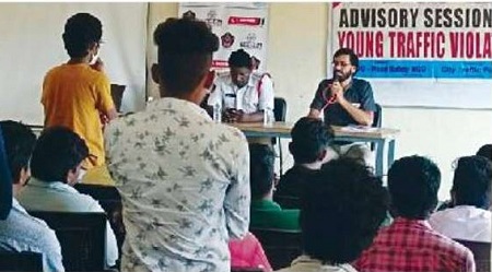 ట్రాఫిక్ నిబంధనలు  ఉల్లంఘించిన వారికీ కౌన్సెలింగ్