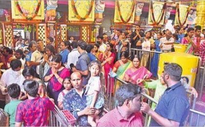 ఇంద్రకీలాద్రిపై భక్తుల రద్దీ