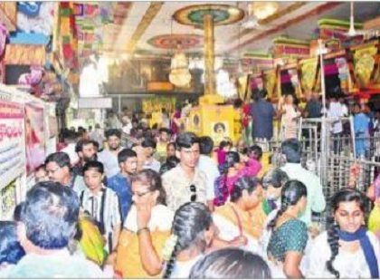 ఇంద్రకీలాద్రిపై భక్తుల రద్దీ