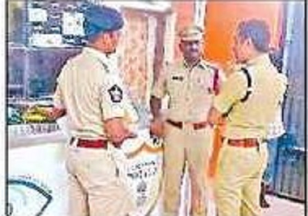 నగరంలో డీసీపీ విస్తృత పర్యటన
