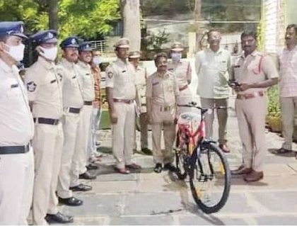 మానవత్వం చాటుకున్న సీఐ