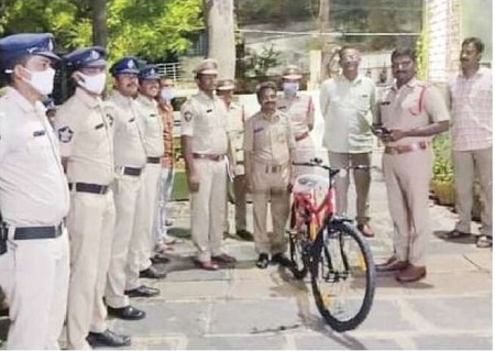మానవత్వం చాటుకున్న సీఐ
