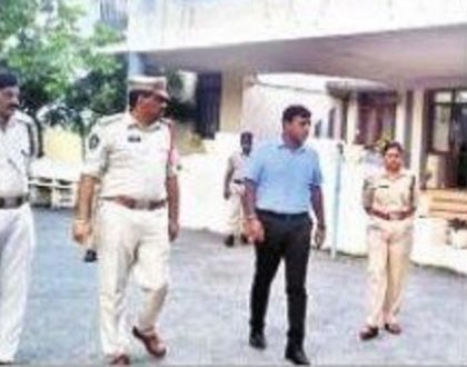 పోలీస్ స్టేషన్ ను తనిఖీచేసిన సీపీ