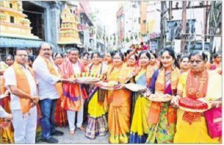 దుర్గమ్మకు ఆషాఢ సారె  సమర్పణ