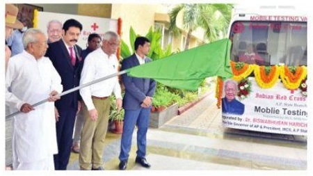 సంచార రక్తదాన వాహనాలను ప్రారంభించిన గవర్నర్