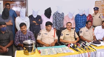 నకిలీ కరెన్సీ చలామణి చేస్తున్న అంతర్రాష్ట్ర ముఠా అరెస్ట్