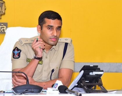 "డయల్ యువర్ పోలీస్ కమీషనర్” కార్యక్రమంను నిర్వహించిన డిప్యుటీ పోలీస్ కమీషనర్  శ్రీ విశాల్ గున్ని ఐ.పి.యస్.,గారు