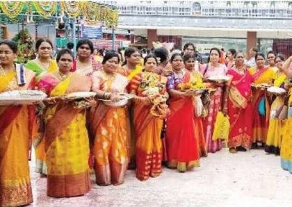 భారీగా అమ్మవారికి  ఆషాడం సారె