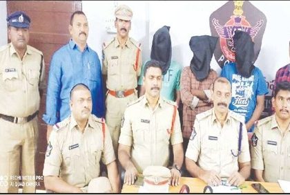 కాపర్ వైర్ల దొంగలు అరెస్ట్